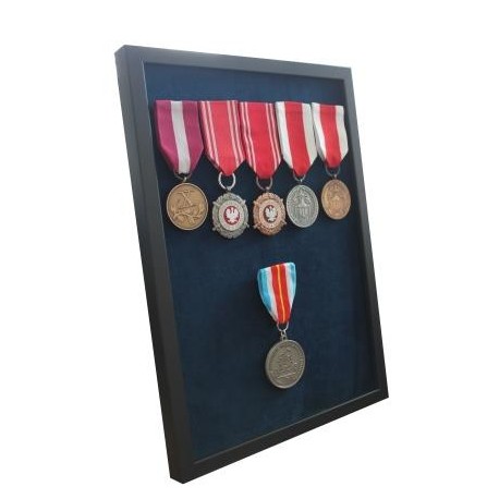 Ramka czarna ekspozytor na 1-10 medali z 6 medalami atłas granatowy